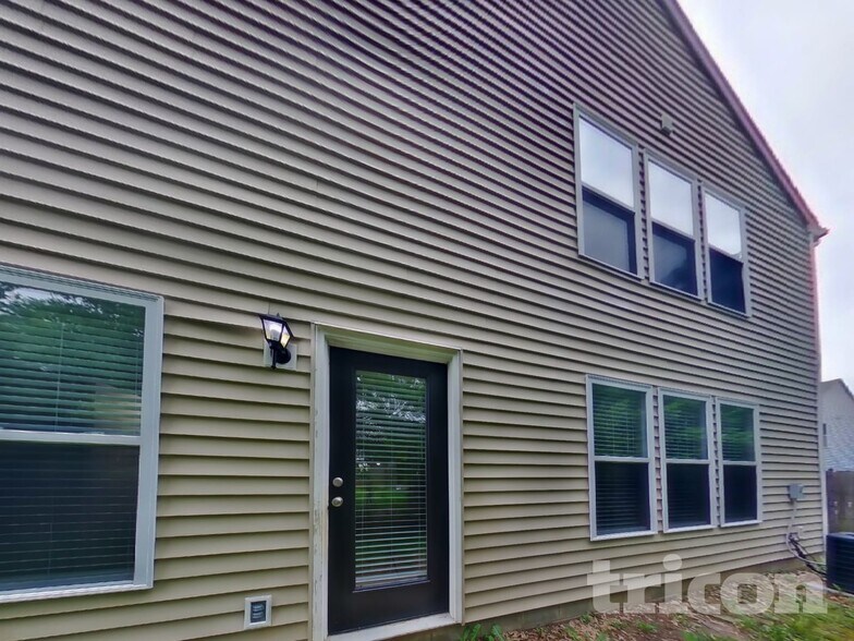 Building Photo - 1413 Bluestem Dr