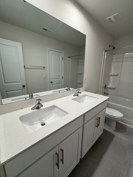 Hall Bathroom with Double Vanity - 406 Blue Aspen Dr