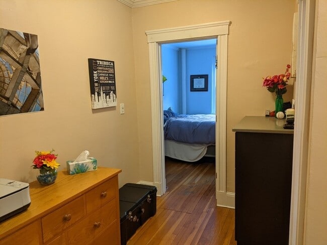 Building Photo - 66 Queensberry St