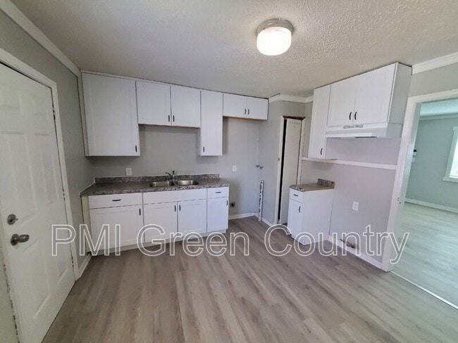 Building Photo - 2125 E Seminole St