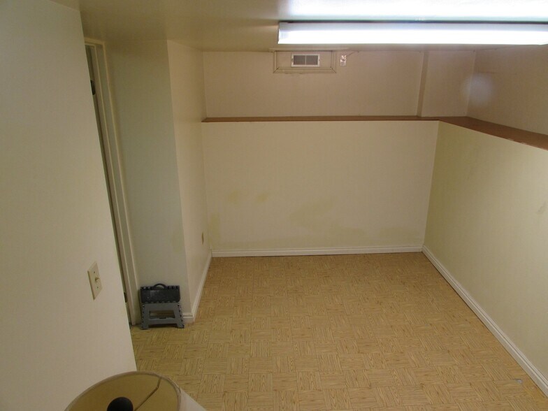 Building Photo - 252 N Quince St