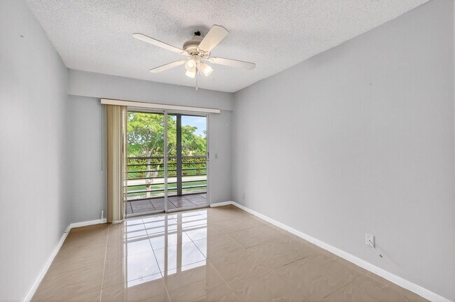 Building Photo - 116 Mansfield C