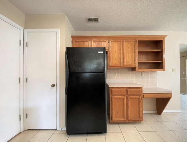 Building Photo - 3Bed/2Bath in Mcallen TX Now Available ( T...