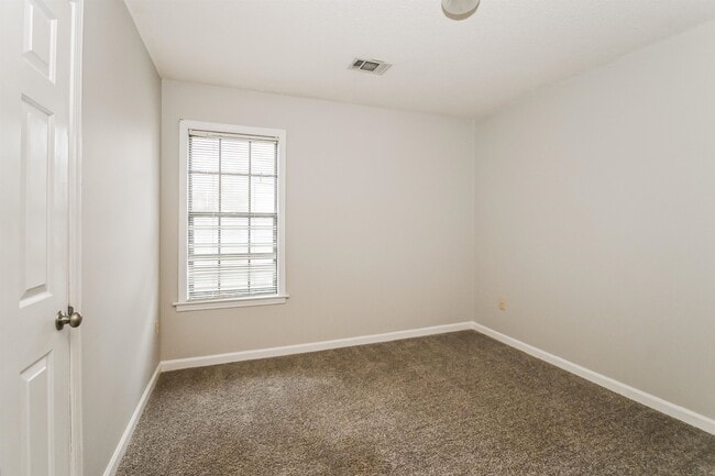 Building Photo - 499 Bedlington Dr