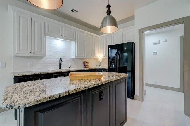 Building Photo - 3616 Burlington Dr