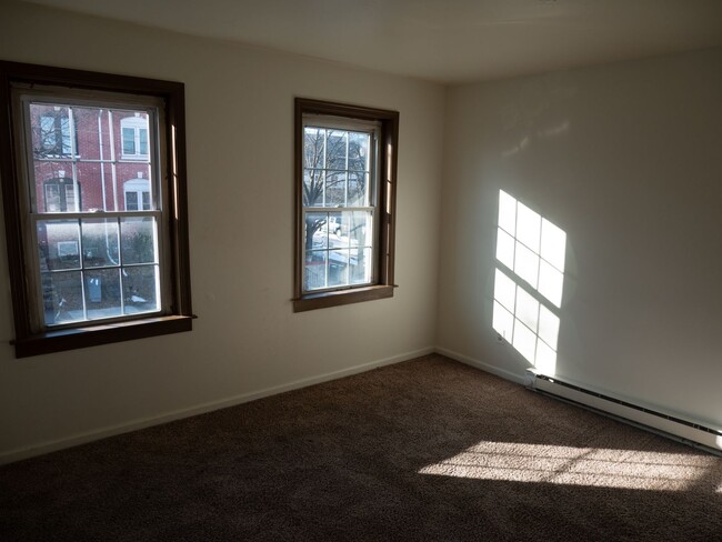 Building Photo - Bright 2-Bedroom Easton Apartment with Out...