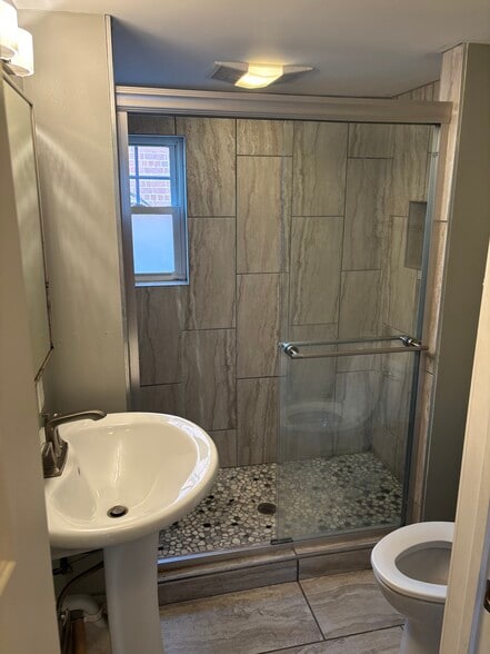 Building Photo - 619 Copeland St