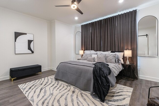 Building Photo - 540 W Erwin St