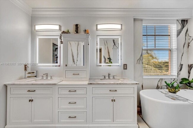 Building Photo - 1033 NE 17th Way