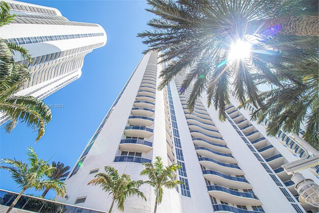 Building Photo - 15901 Collins Ave