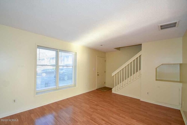 Building Photo - 105 Concord Dr