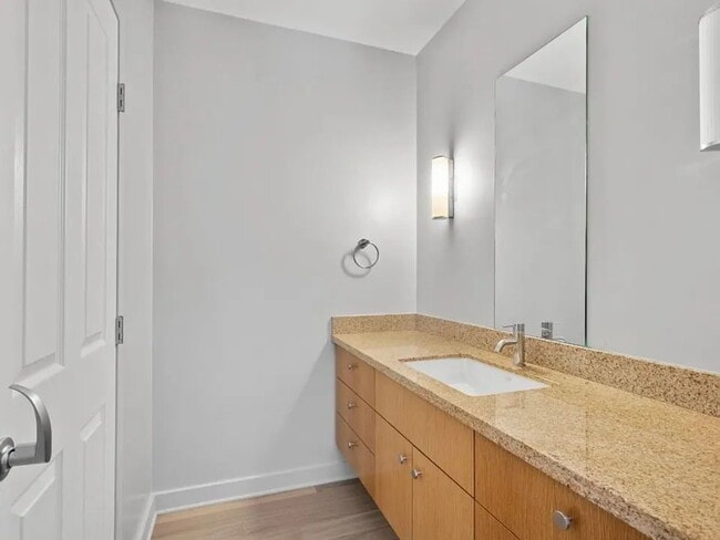 Building Photo - Spacious  contemporary, ultimate urban chic Loft  in the heart of downtown San Jose