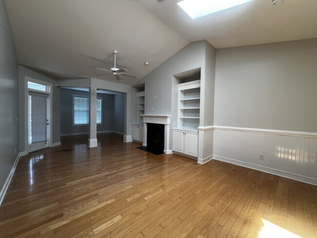 Building Photo - 1262 Greensview Cir