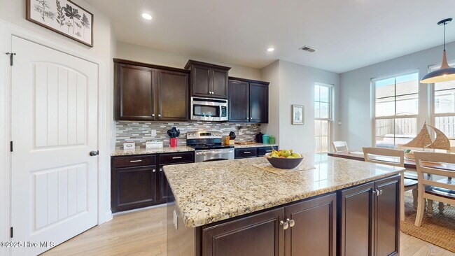 Building Photo - 205 Willow Ridge Dr