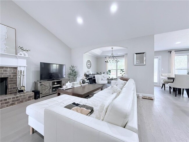 Building Photo - 138 Livingston Ct