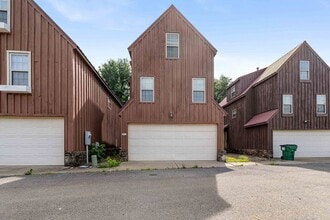 Building Photo - 76 Swinging Bridge Dr