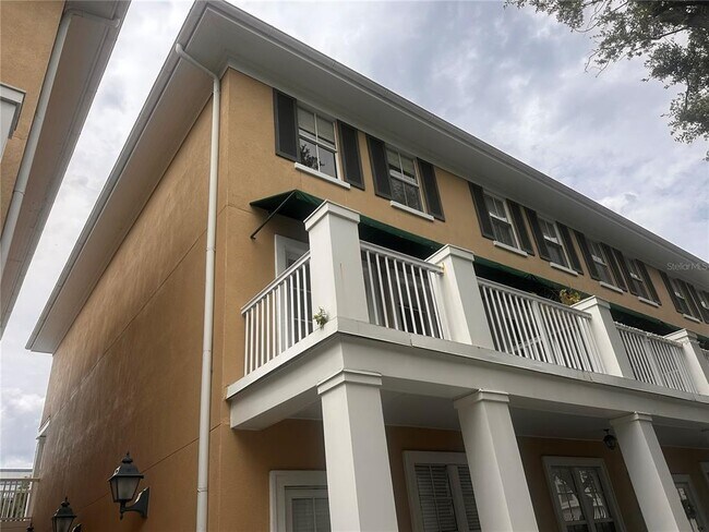 Building Photo - 709 Bloom St