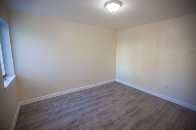 Building Photo - 165-167 Miriam St