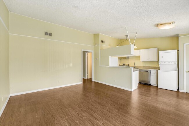 Building Photo - 612 W 51st St