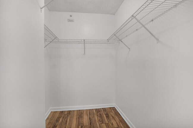 Building Photo - 1341 SE 3rd Ave