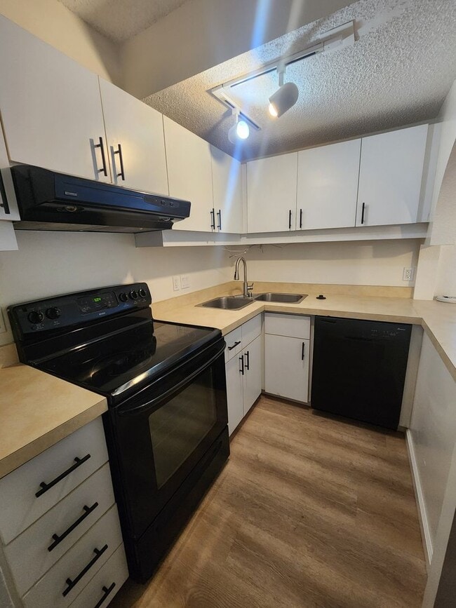 Building Photo - 2313 Lilipuna Condo #A203