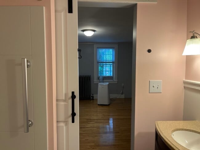 Building Photo - 52 Elmwood St
