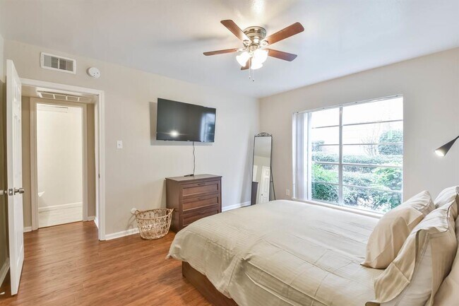 Building Photo - 1811 Stoney Brook Dr