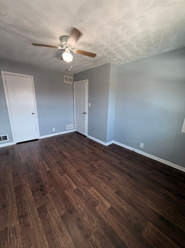 Building Photo - 2229 Graythorn Rd