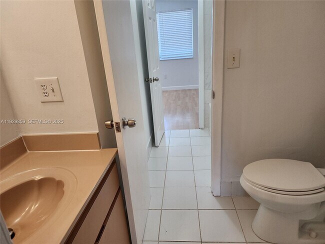 Building Photo - 401 SW 109th Ave