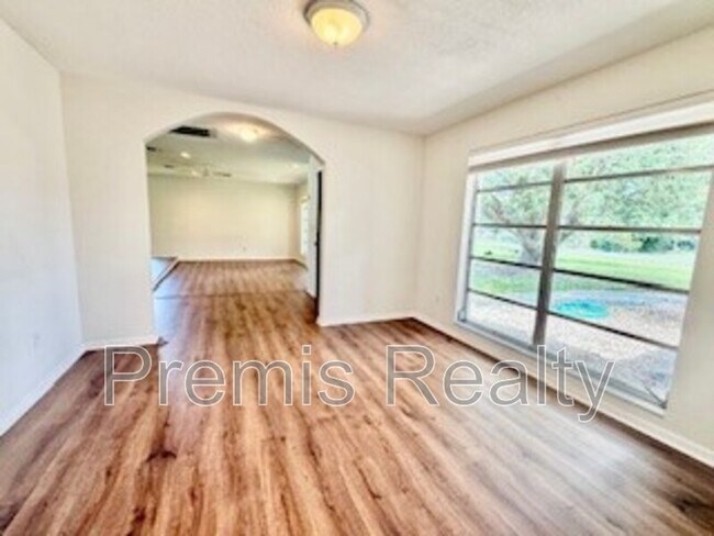Building Photo - 1770 Braxton Bragg Ln