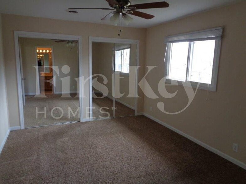 Building Photo - 447 Talala St
