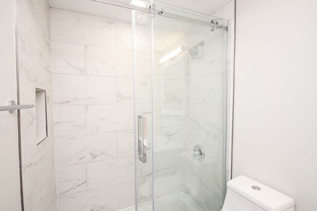 Building Photo - 2101 Chestnut St