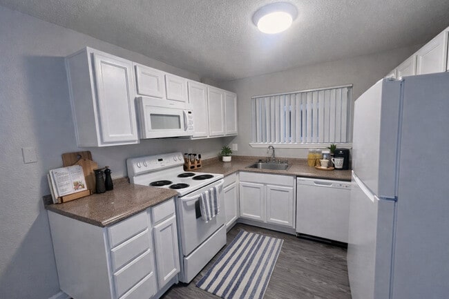 Building Photo - La Loma Terrace