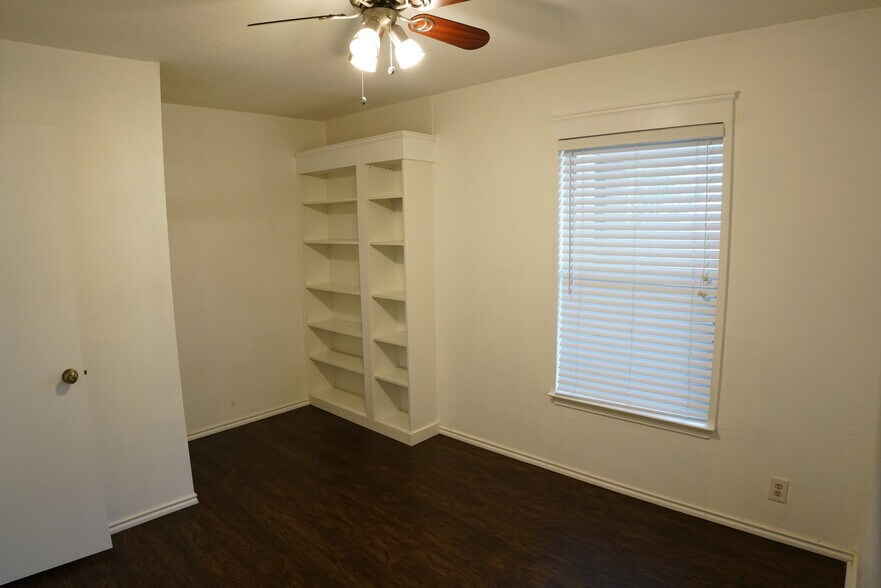Building Photo - 10022 Sandbrook Hl