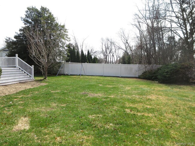 Building Photo - 327 Town Line Rd