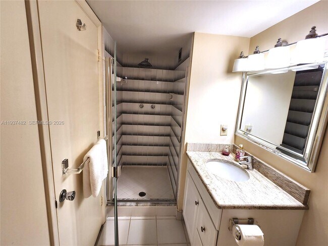 Building Photo - 1631 Riverview Rd