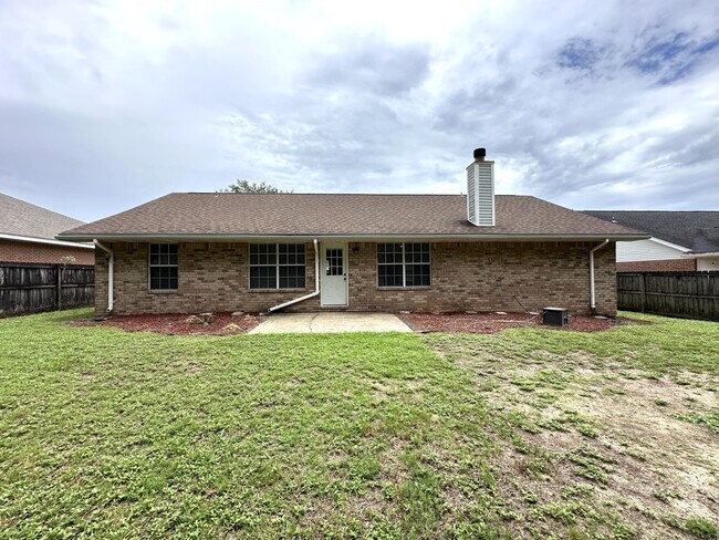 Building Photo - 139 Steeplechase Dr