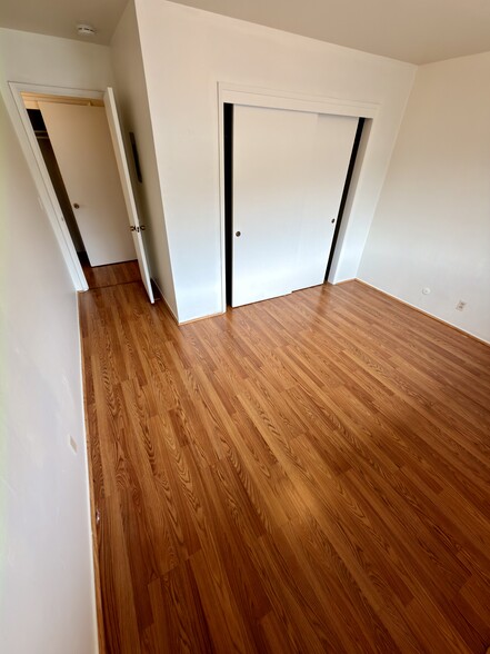 Building Photo - 1034 W Iowa Ave