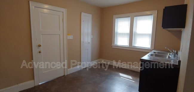 Building Photo - 3940 N 27th St