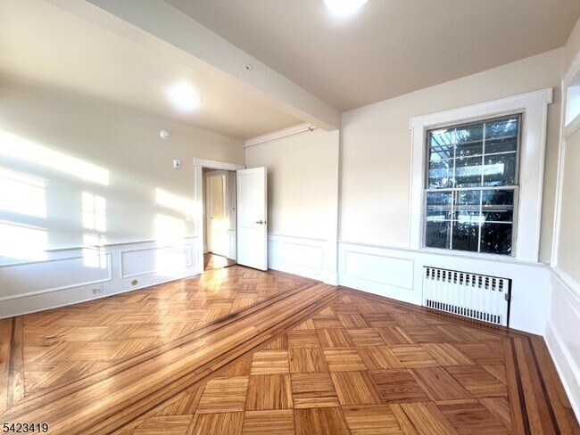 Building Photo - 185 Broad St