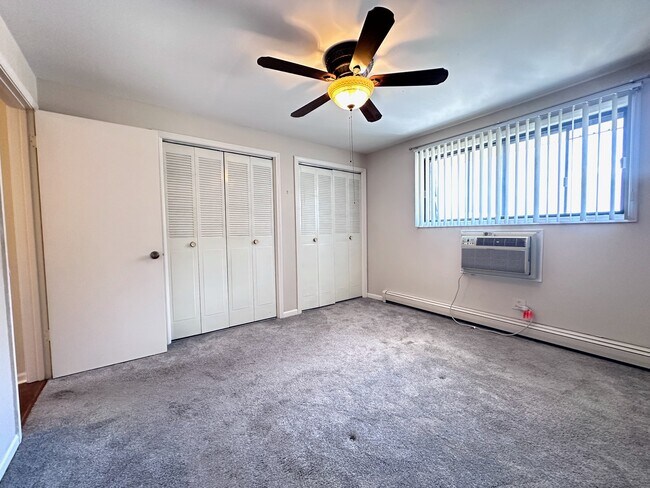 Building Photo - 8509 W Catherine Ave