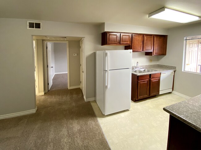 Building Photo - 1 Bedroom condo in guard gated community w...