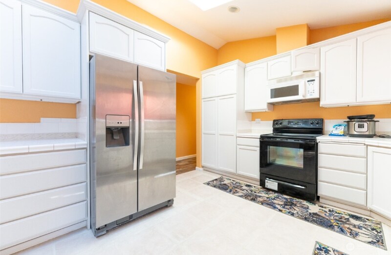 Building Photo - 7826 Emerald Dr SW