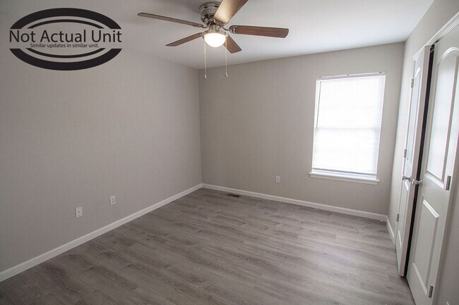 Building Photo - 1401-1403 Bodie Dr