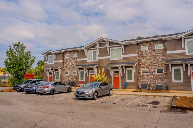 Building Photo - FULLY FURNISHED! 3 bed/3 bath luxury townhouse walking distance to FSU campus. Available Fall 2026!