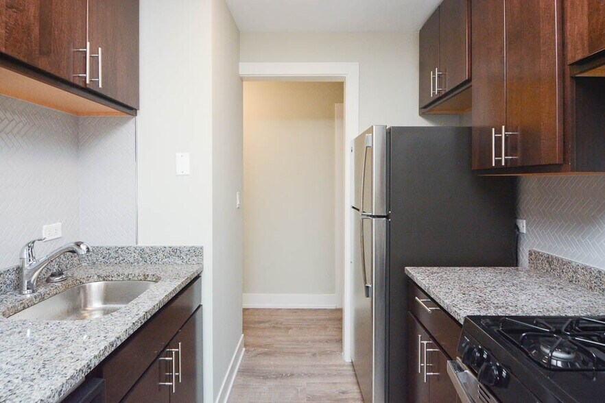 Building Photo - 447 W Surf St