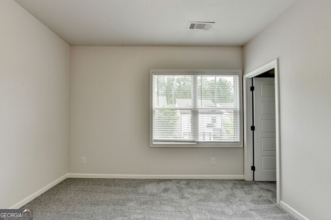 Building Photo - 1854 Westfall Lndg