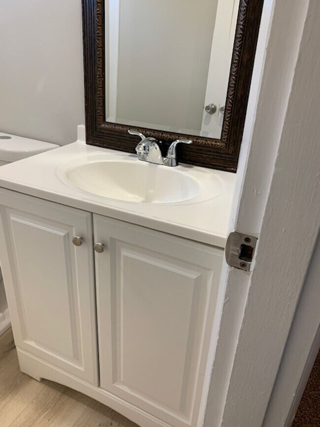 Building Photo - Cape Cod on Clay Mills Road!   251104