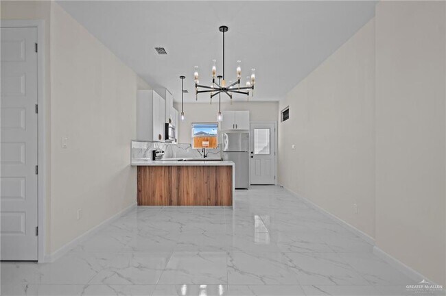 Building Photo - 12 E Viviana St