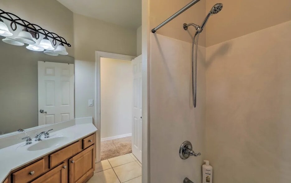 2nd floor full bath - 210 W Cedar Ave